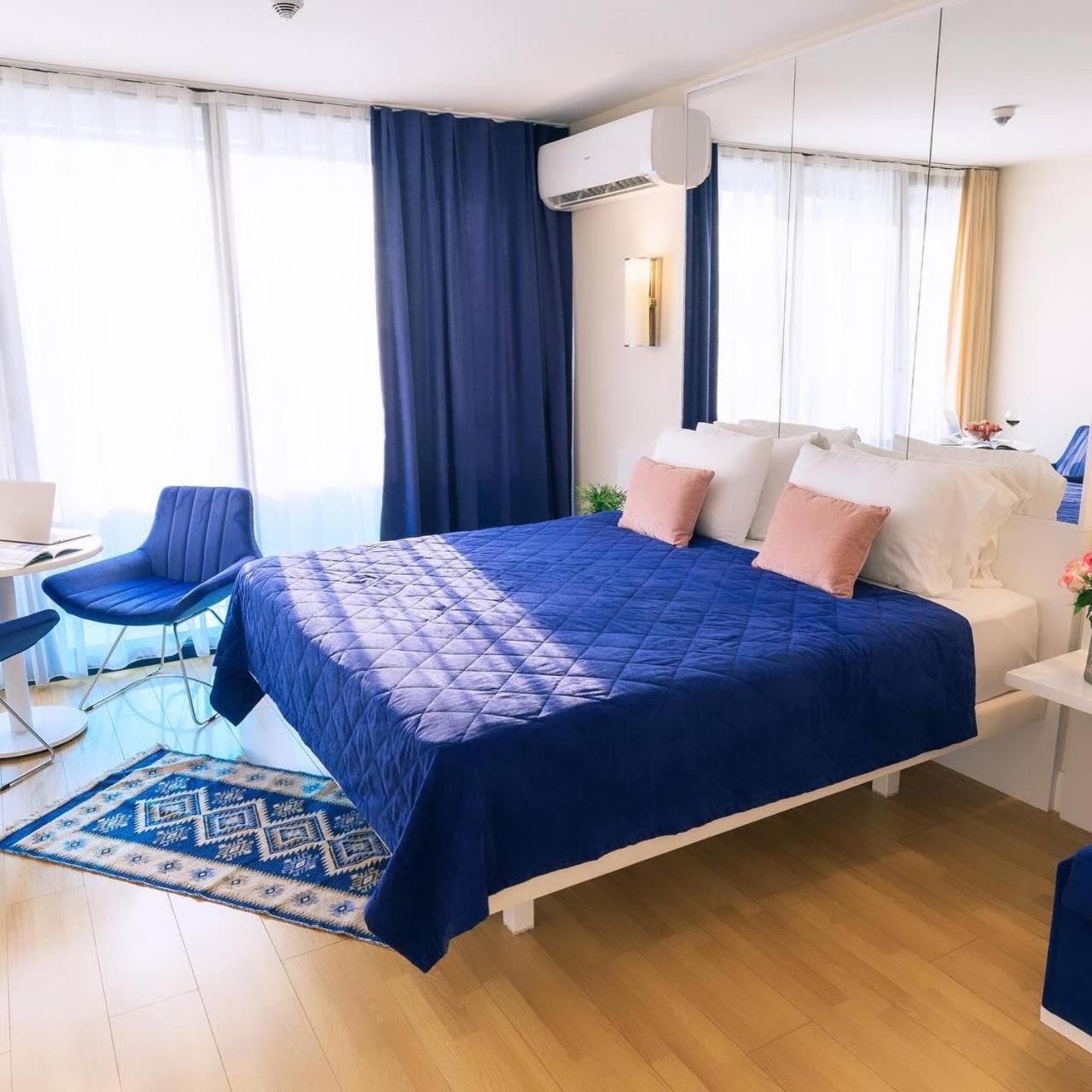 Orbi City Amazing Apartments Batumi Exterior photo